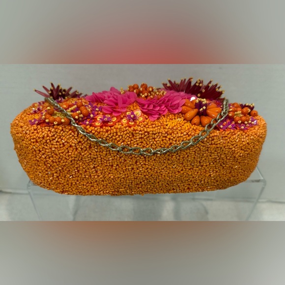 🌺 Hand Beaded Floral Tapestry in Bloom made in India Made Chain Strap Like New - Picture 8 of 10